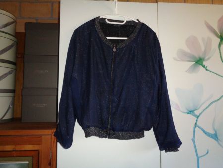 *** besondere Glitzerjacke *** / von Guess