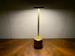 Tischlampe mit Akku dimmbar aus Aluminium gold