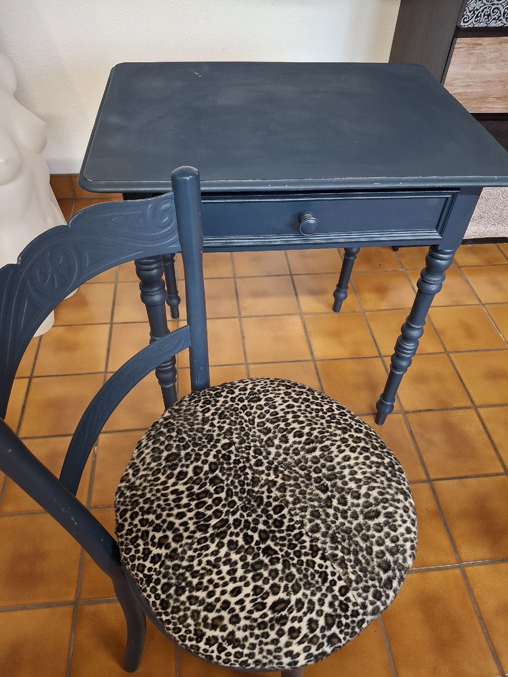 Tische: Antiker Tisch mit Stuhl, Petrolblau, Vintage – Gebraucht aus Thun von shashala 6