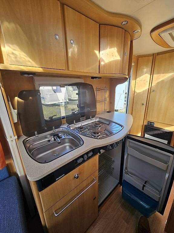 Veicoli da campeggio: A vendre Dethleffs Camper, année 2004, avec store – Usato da Belmont-Yverdon venduto da FloridaJeep 4