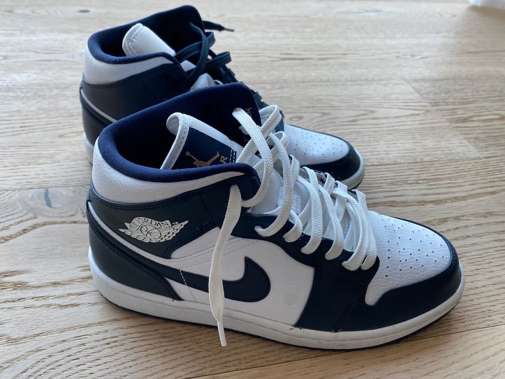 Jordan Chaussures hommes: Air Jordan 1 Mid White Metallic Gold Obsidian – D'occasion à Meilen par gomerser