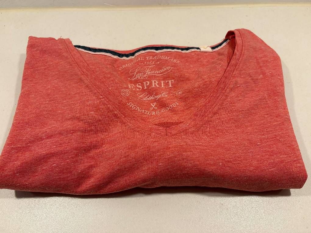 T-shirt: T-Shirt hellrot Esprit L – Usato da Felsberg venduto da Riggel 2