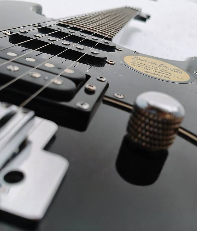 Strumenti musicali: Yamaha Pacifica 112V Black Edition  HSS Alnico – Usato da La Tour-de-Trême venduto da Sdk00 2