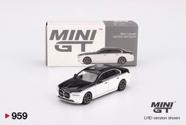 BMW i7 xDrive60 Alpine White / Balck Sapphire 1/64 Mini GT