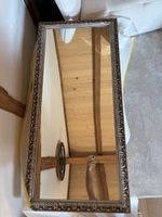Eleganter Wandspiegel mit dekorativem Rahmen – 150 × 69,5 cm