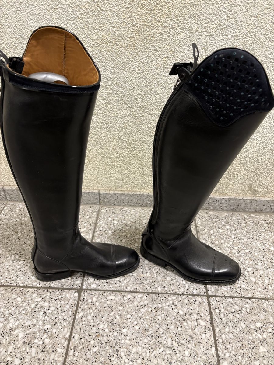 Scarpe da donna: Schwarze Reitstiefel mit blauem Glitzer – Nuovo (secondo la descrizione) da Ballwil venduto da cin_v2ym 1