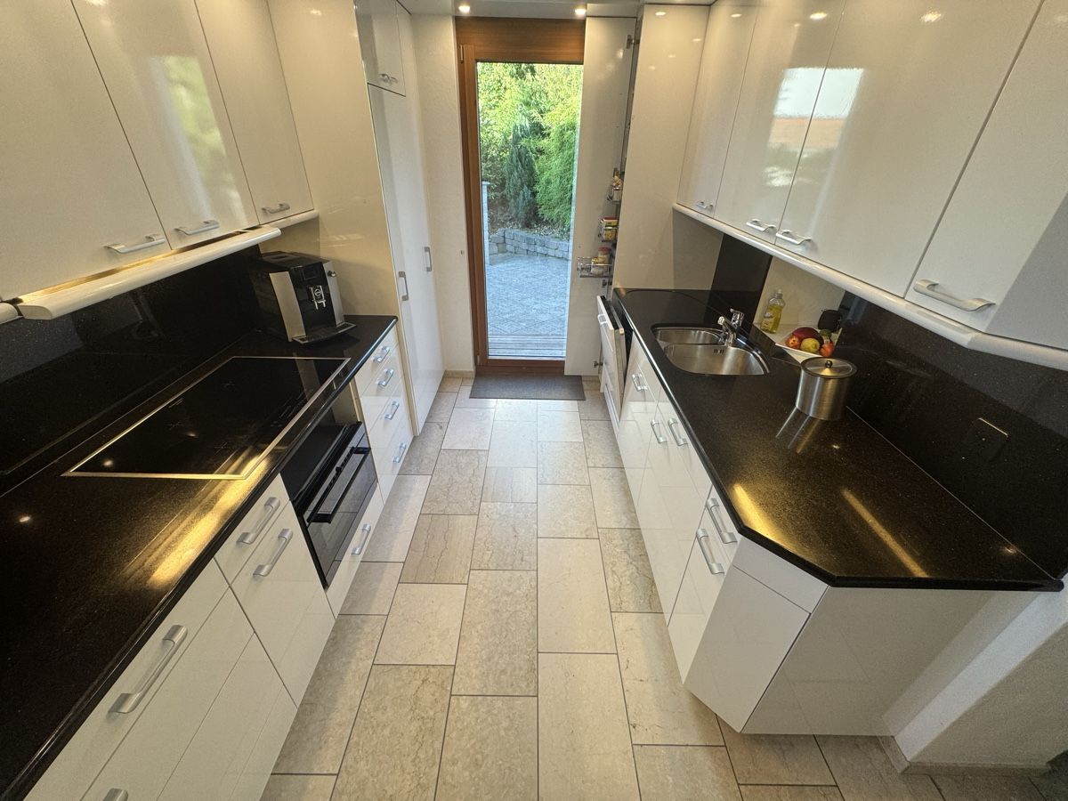 Cucine complete: Küche weiss hochglanz, Küchenplatte Granit schwarz  – Usato da Kirchberg SG venduto da Tex-9500 3