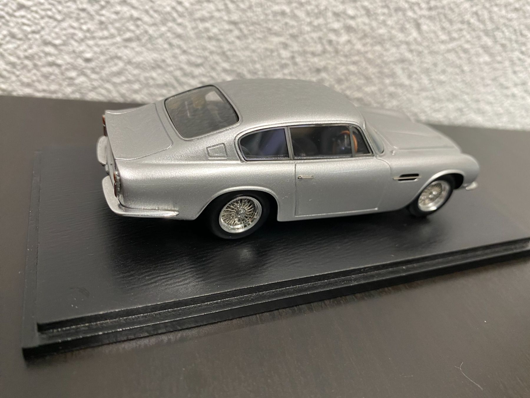 Spark Modellini d'auto: Aston Martin DB6 - Spark 1:43 – Nuovo e nell'imballaggio originale da Niederhasli venduto da Yotanke50 2
