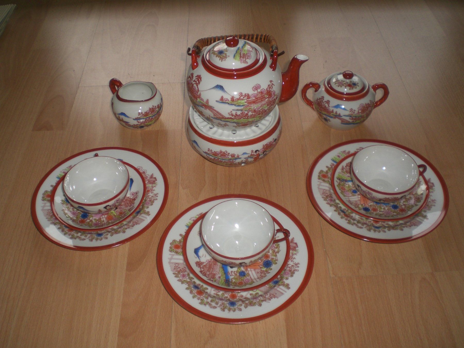 Set di piatti: Echtes japanisches Tee Set mit Geisha Motiven – Nuovo e nell'imballaggio originale da Grellingen venduto da Neuron67