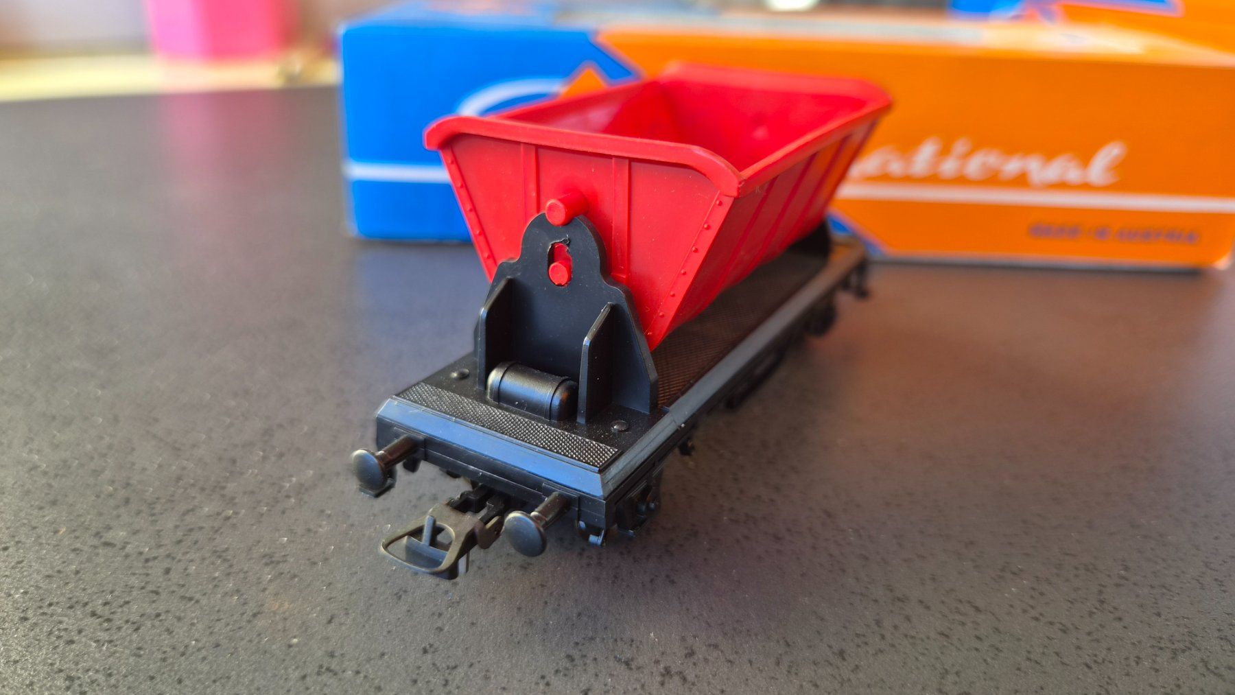 Roco Modellini di ferrovie: Roco 4385A Kipplorewagen H0 DC OVP – Nuovo e nell'imballaggio originale da Huttwil venduto da Tgv03 1