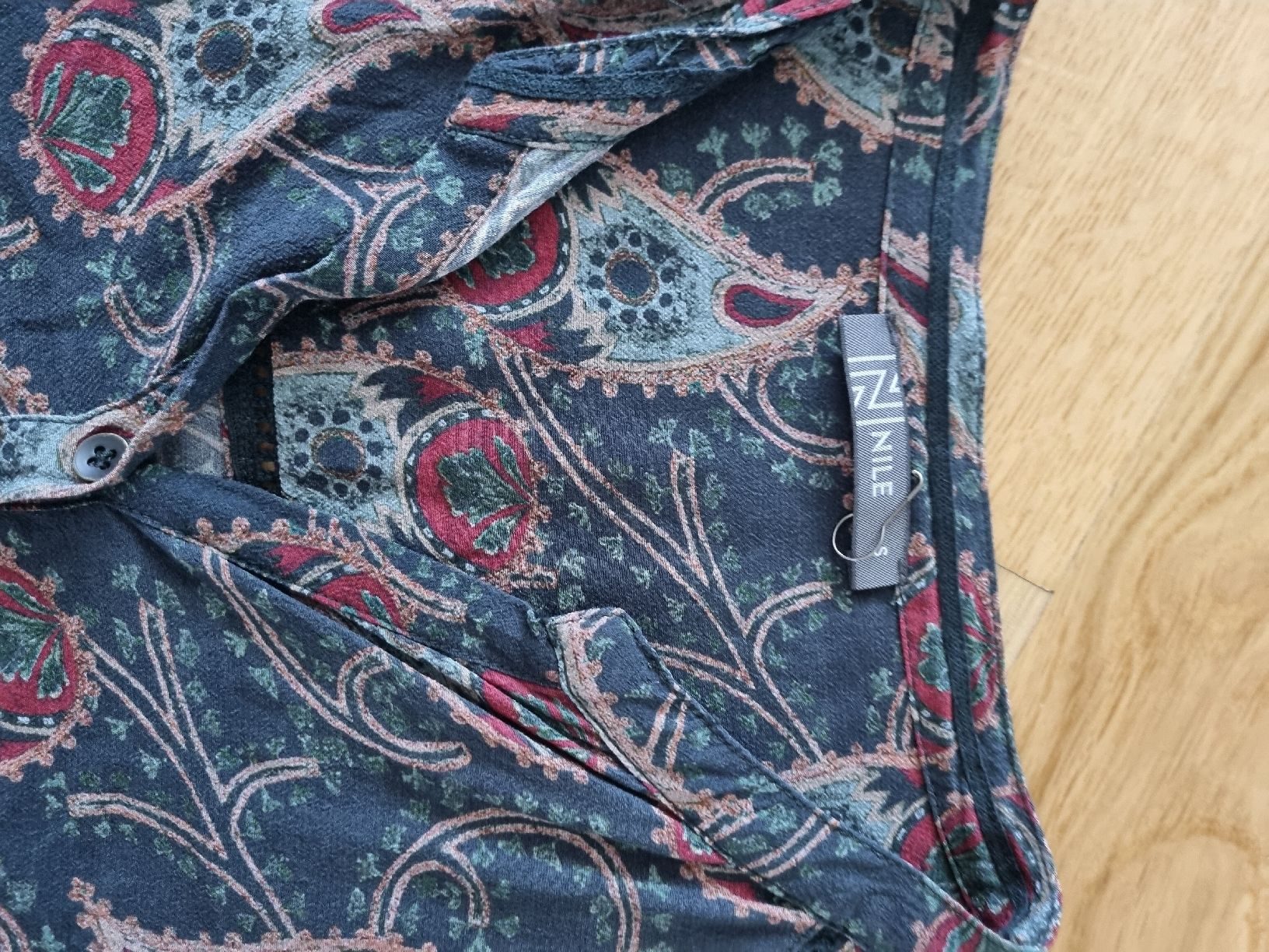 Nile Blusen: Nile  – Gebraucht aus Bern von Ana0144 1