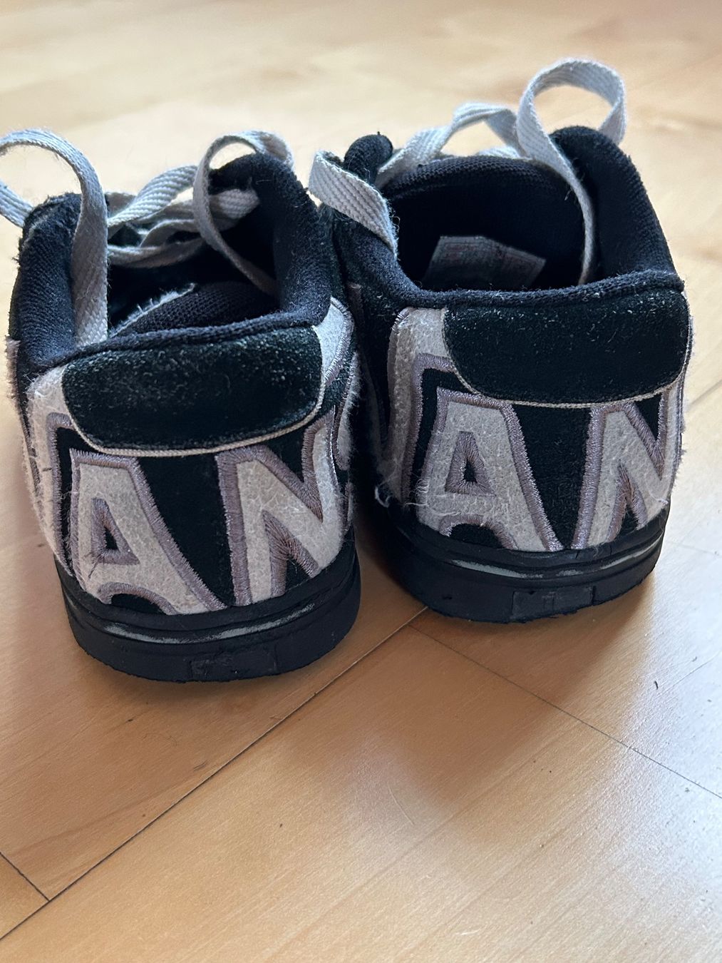 Vans Schuhe für Jungen: Coole Vans Kinder Schuhe, Grösse 30.5, schwarz – Gebraucht aus Diepoldsau von Kekoa75 1