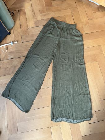 Zara Hose olivgrün elastischer Bund Grösse S