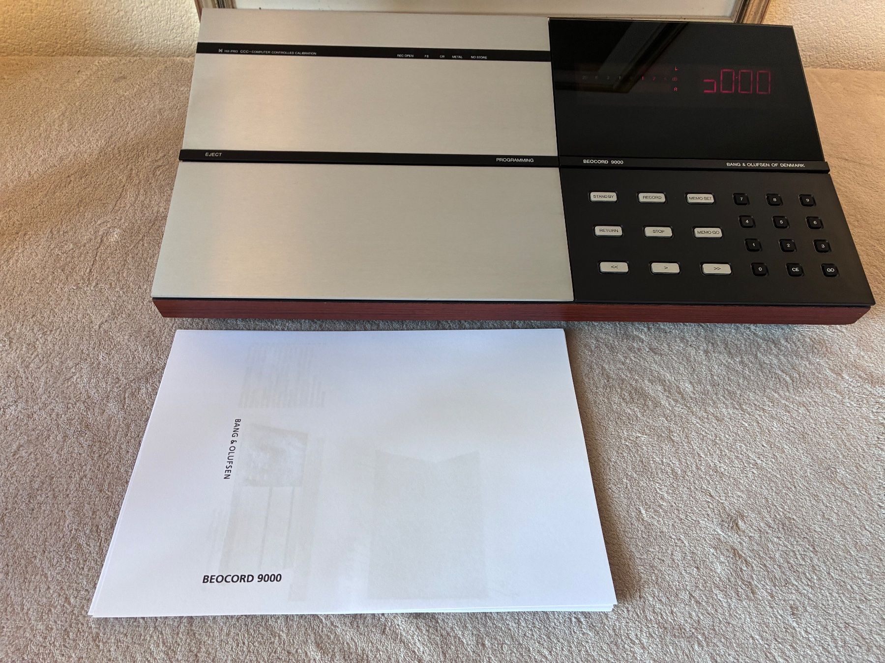 Bang & Olufsen Registratori: B&O cassette player Beocord 9000 . – Usato da Zürich venduto da HiFiAtelier