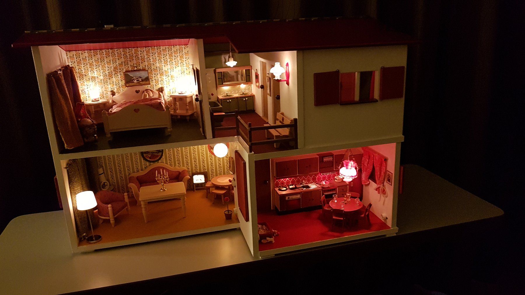 Case e mobili per bambole: Puppenhaus mit Beleuchtung – Usato da Mönchaltorf venduto da boesi51 3