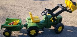 John Deere Trettraktor mit Frontlader, Anhänger, Güllefass