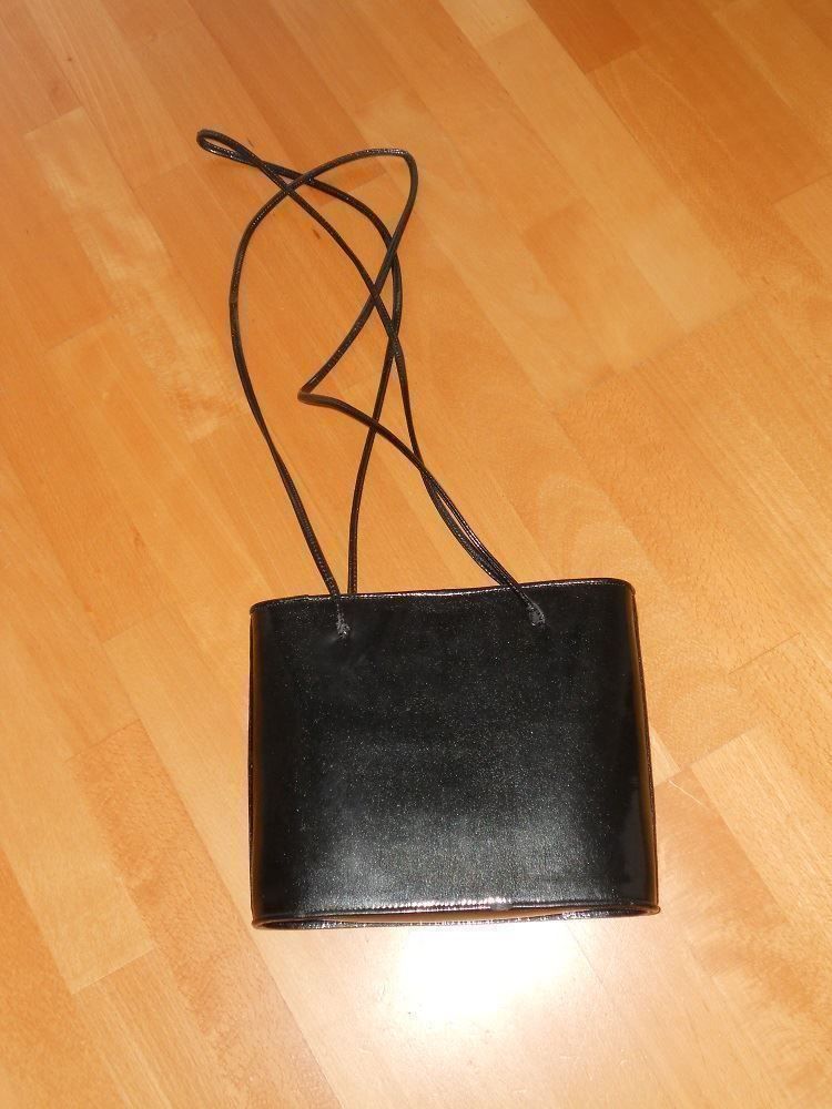 Borse da donna: Neuw. Handtasche - schwarz glänzend – Nuovo (secondo la descrizione) da Uznach venduto da Laeuffer 1