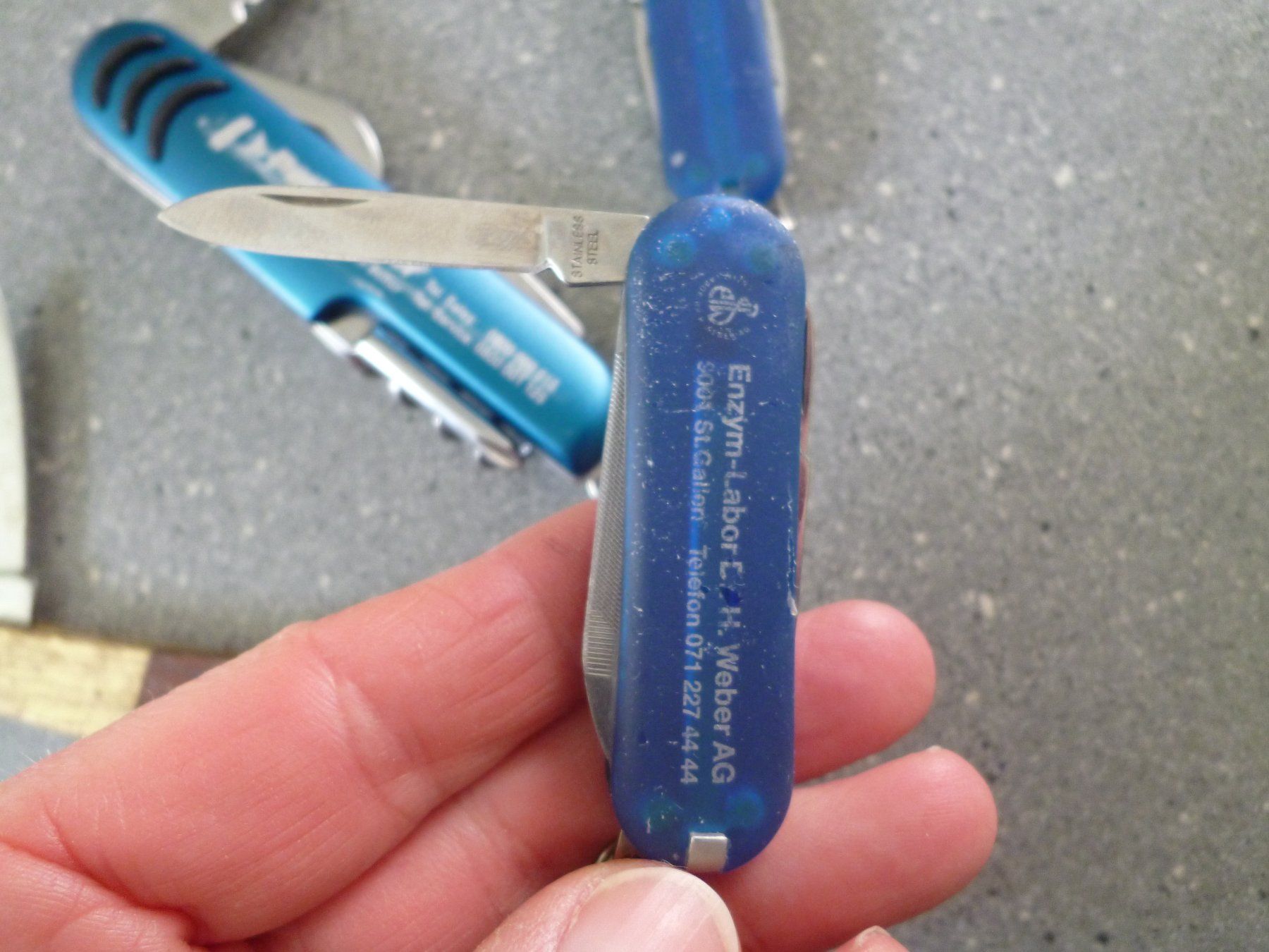 Coltelli tascabile: 4 kleine Taschenmesser gebraucht   mit Werbung – Usato da Dättlikon venduto da Mamakuga 5