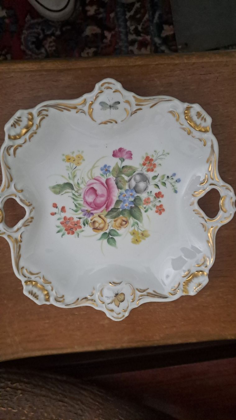 Tutte le decorazioni: plat en porcelaine  – Usato da La Roche FR venduto da zebulon1966