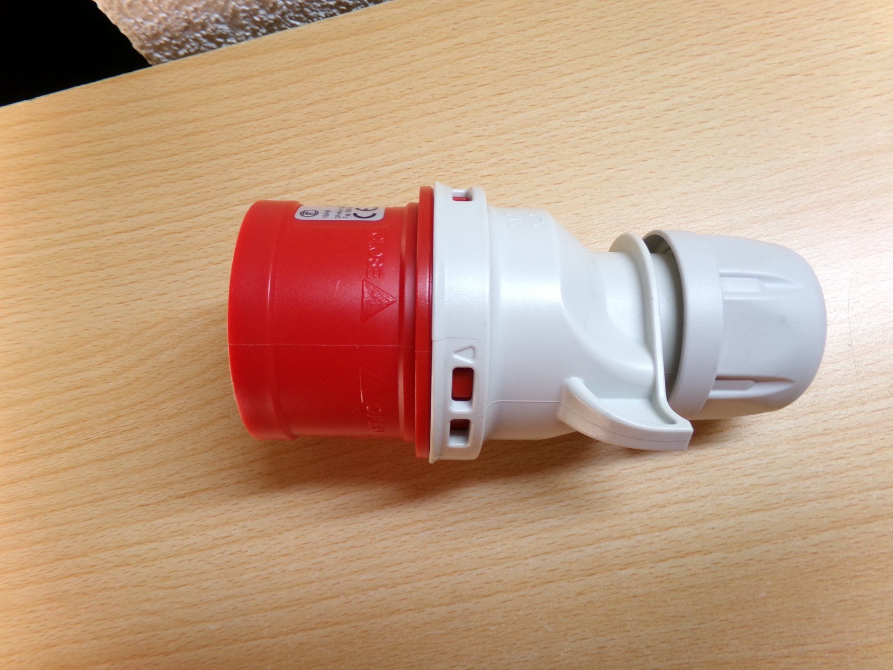 Spine: Stecker CEE16 – Usato da Hombrechtikon venduto da Maloev17