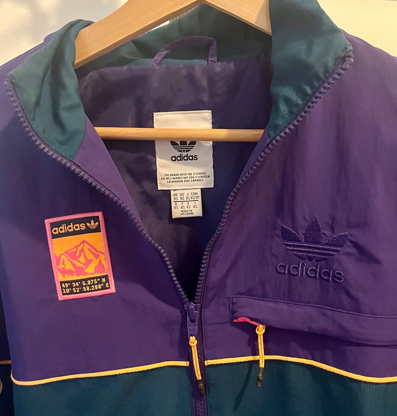Adidas Giacche: Adidas Trainingsjacke violett – Nuovo (secondo la descrizione) da Bern venduto da BigBeat 4