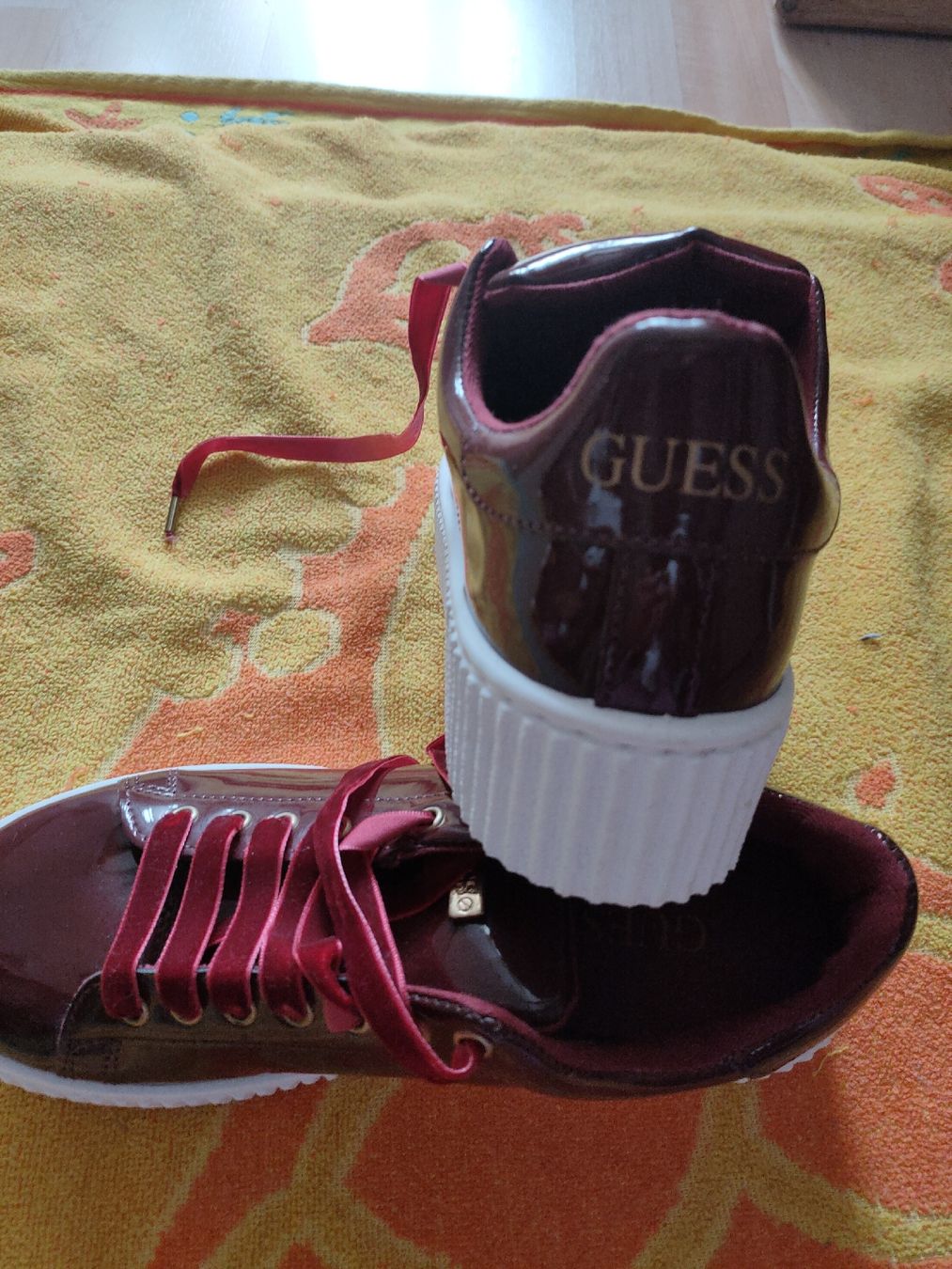 Guess Damenschuhe: GUESS Damen Sneaker Grösse 37  – Gebraucht aus Morens FR von christa25 4