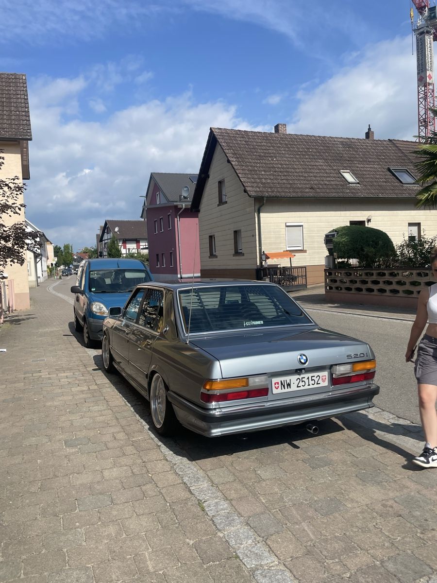 BMW Autos: BMW E28 520i – Gebraucht aus Wolfenschiessen von ets_k2q5 5
