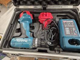 Makita Akku-Bohr-schlagschrauber 8270D im Koffer mit Zubehör