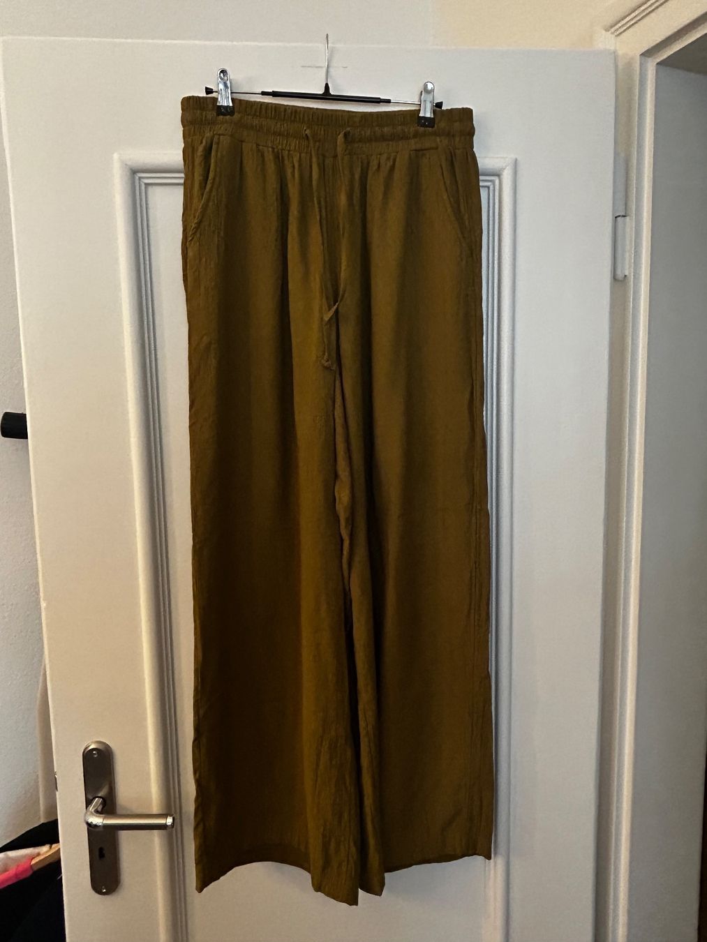 Tchibo Pantaloni: Tchibo Stoff-Hose: Gr. 40, khaki – Usato da Basel venduto da Interstellar85