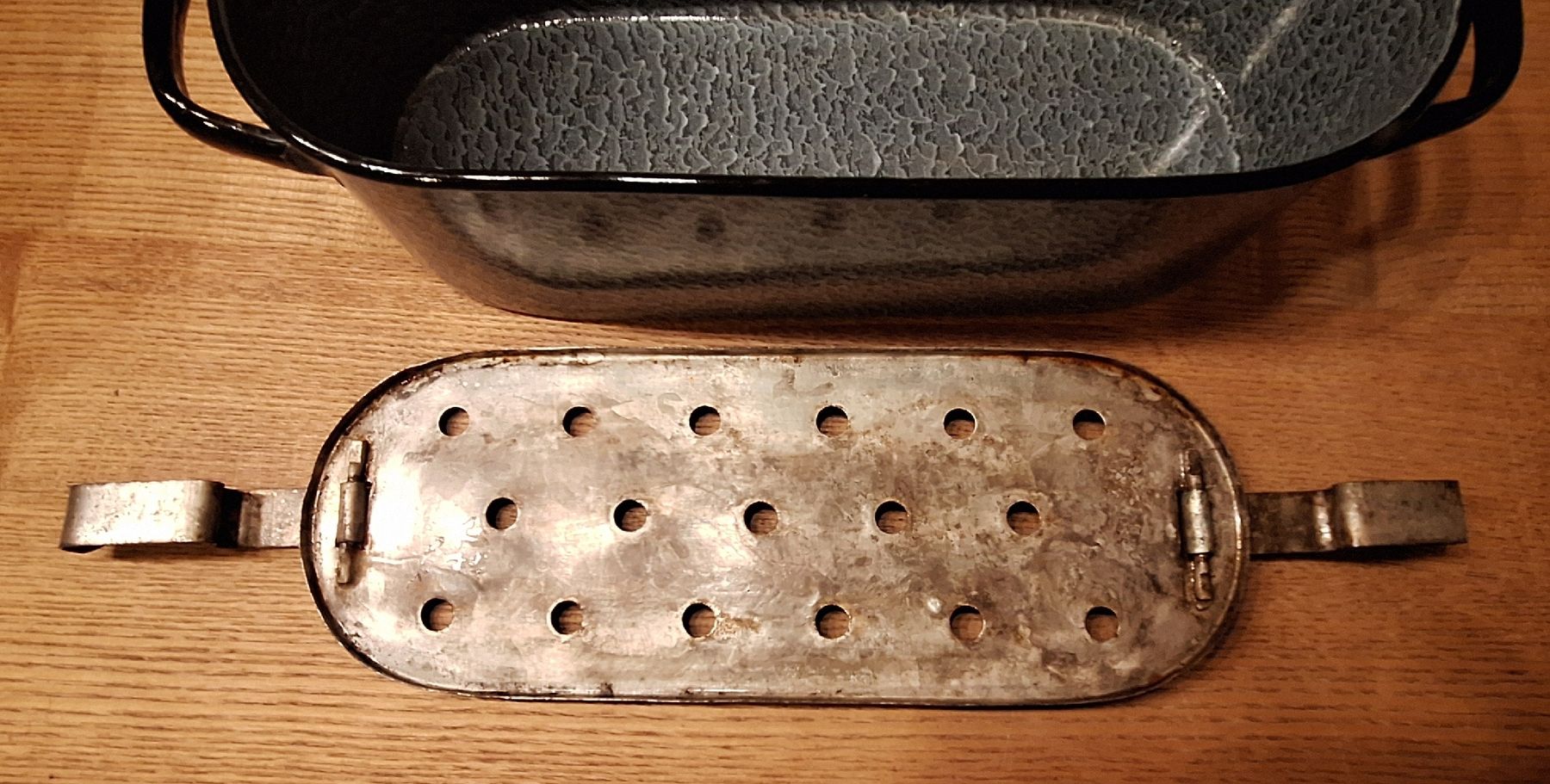Poêles: Fischbräter aus Emaille grau oval mit Einsatz gebraucht – D'occasion à Adlikon b. Andelfingen par Kraemse 2