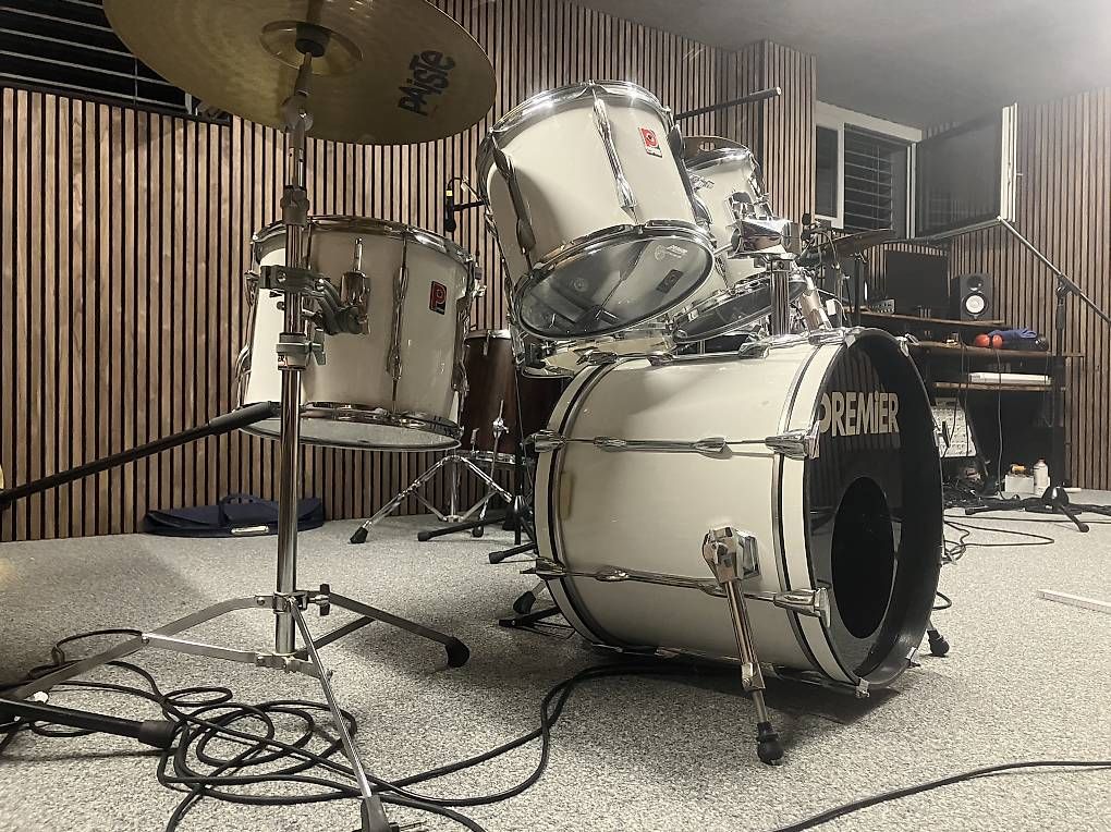 Strumenti musicali: Weisses Premier Schlagzeug / Drum-Kit – Usato da Roggliswil venduto da BSS95 3