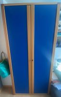 Massiver Buchenholzschrank von Paidi mit blauen Türen
