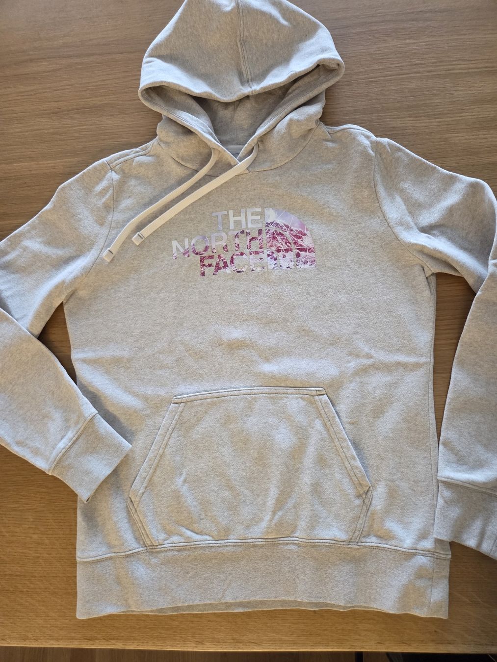 North Face Maglioni & Felpe: The North Face Pullover M Hoodie beige – Usato da Oberuzwil venduto da Umlobo