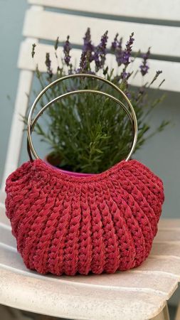 Borsa fucsia fatta a mano con manici dorati!