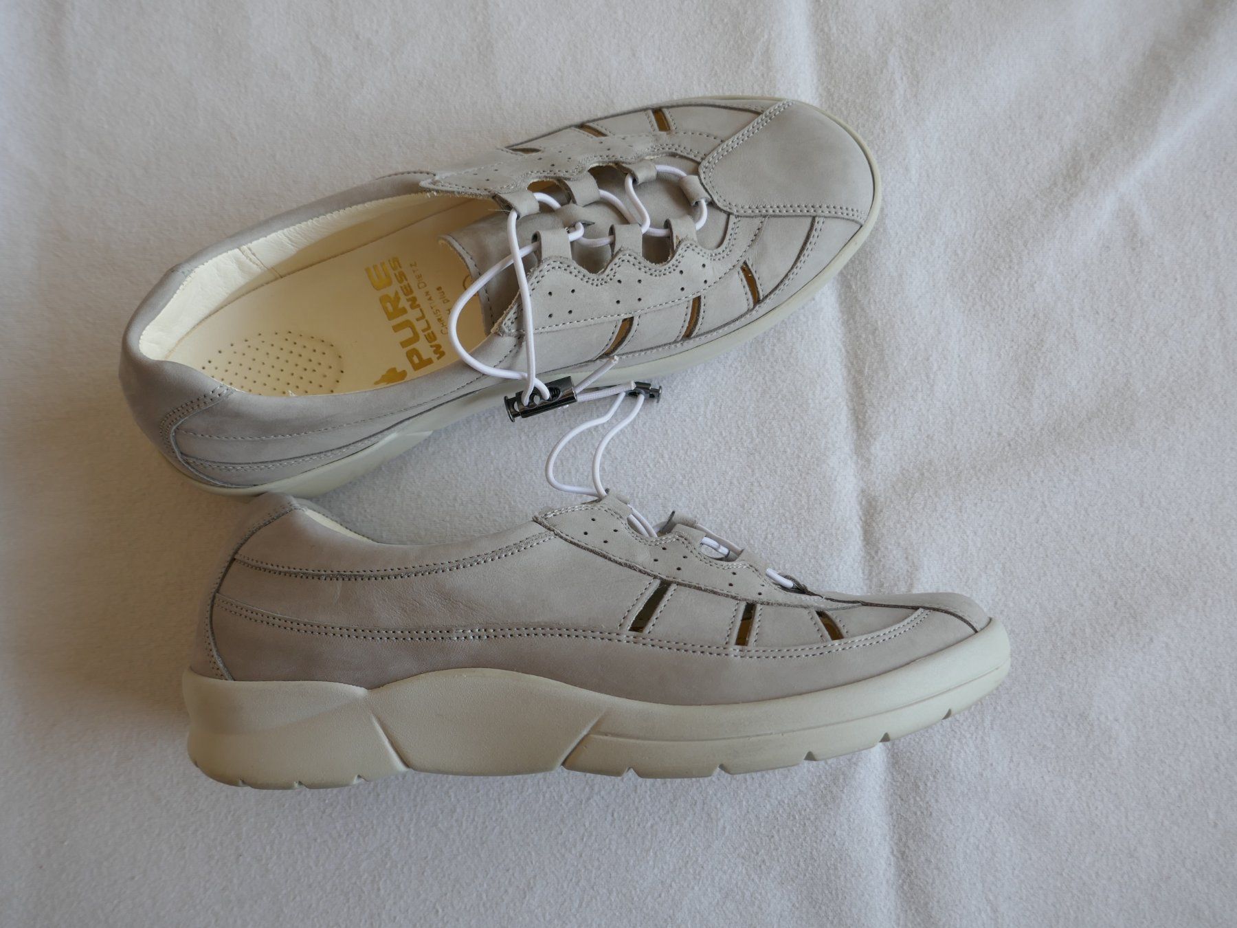 Scarpe da donna: Neuwertige Damen-Sommerschuhe/Freizeitschuhe - hellgrau – Usato da Volketswil venduto da Cobra22 2