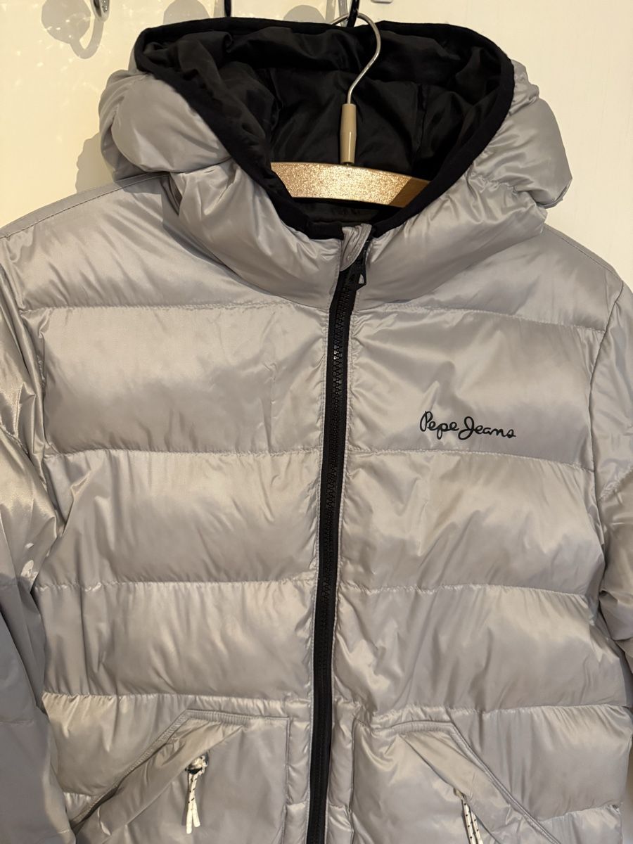 Pepe Jeans Jacken: Pepe Jeans Daunenjacke, silber, Grösse 164 – Gebraucht aus Thun von Vesna27 1