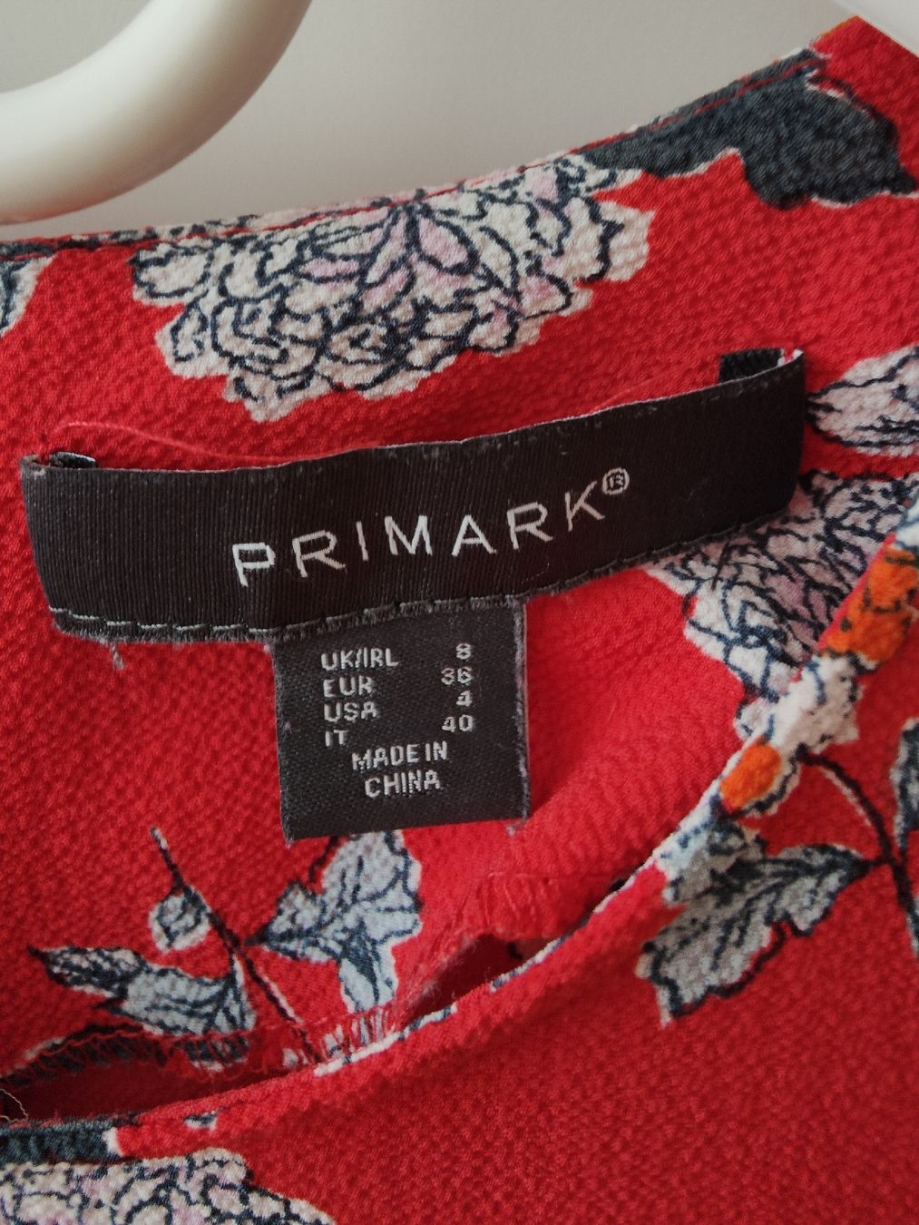 Lotti di vestiti: Kleiderpaket Bluse mit Blumenmuster, Grösse XS oder 36 – Usato da Altdorf UR venduto da fga_8v2t 3