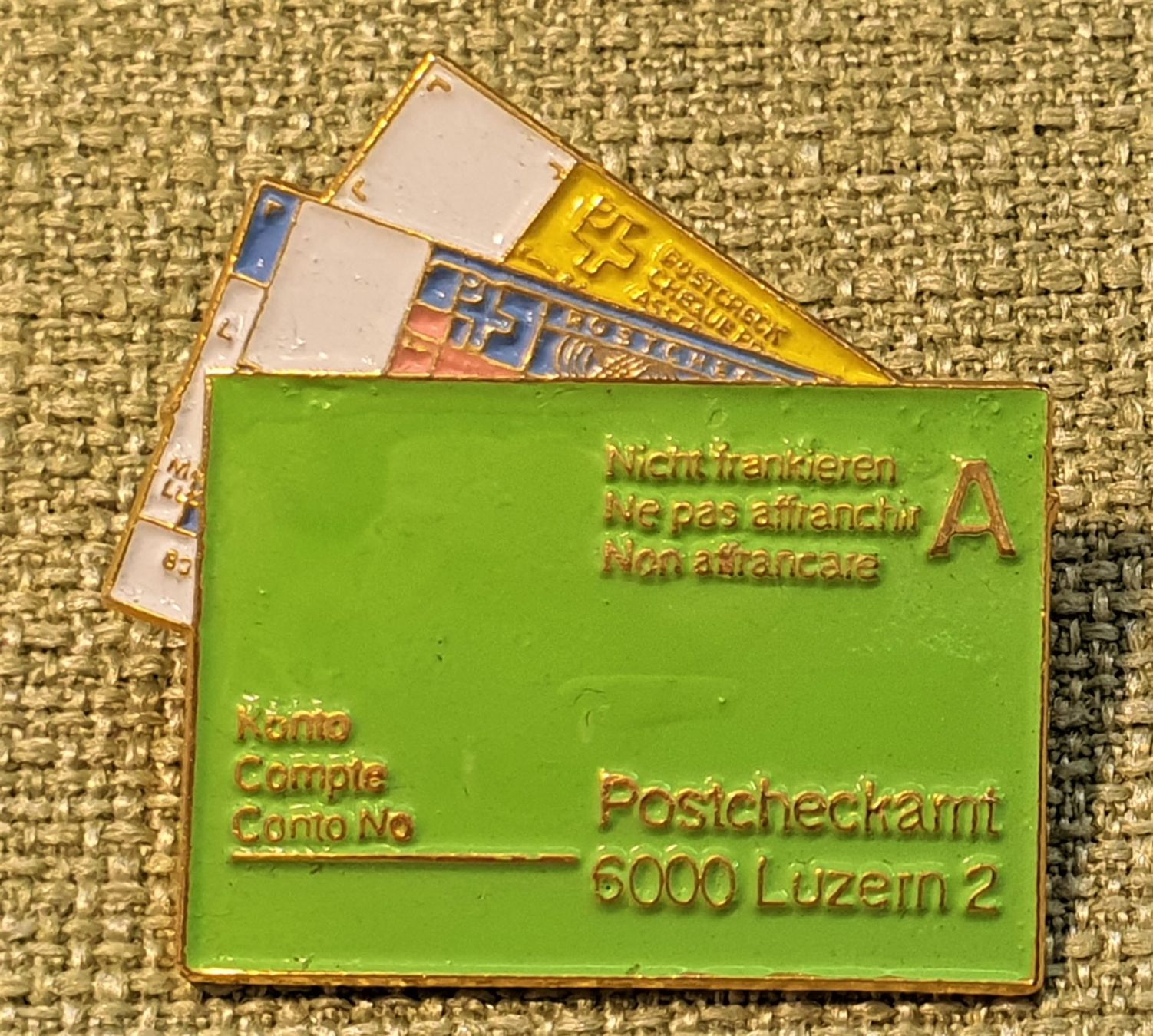 Plaquettes & Badges: O537 - Pin PTT Postcheckamt 6000 Luzern 2 A-Post – D'occasion à Reinach BL par Boston-Verkauf