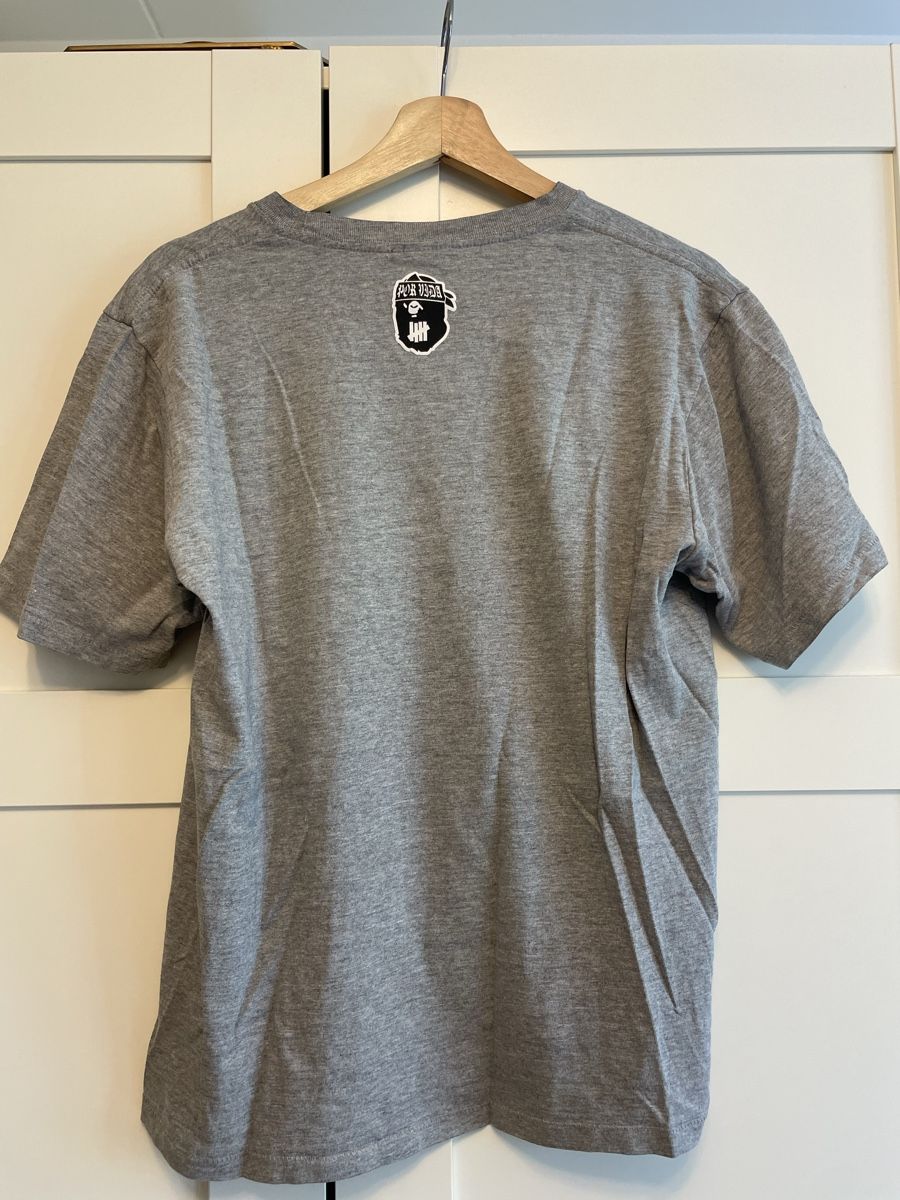 Bape T-Shirts: Tshirt von Bape x Undefeated, grau, Grösse M – Gebraucht aus Jona von Livelotte8 1