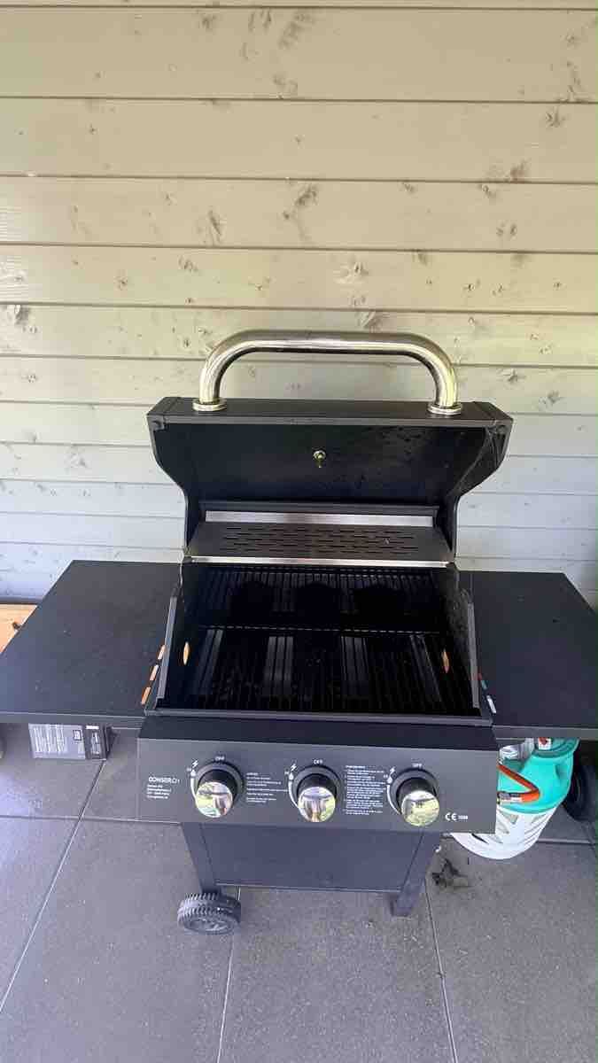 Griglie: Gasgrill 3 Brenner gebraucht – Usato da Oberaach venduto da SwissTigerBerg