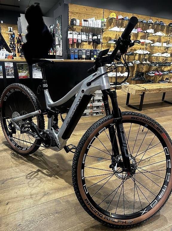 Bergstrom Biciclette: Bergstrom eMTB Fully XCV 869 – Usato da Klosters venduto da jofin