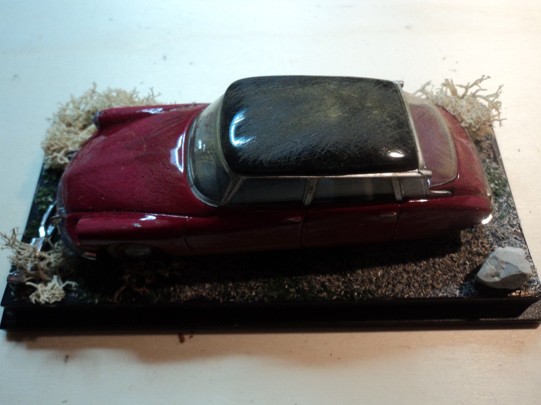 Citroën Modellini d'auto: Citroen DS 1/43 Diorama Hinterhof – Usato da Schwarzenburg venduto da modelCARama 3