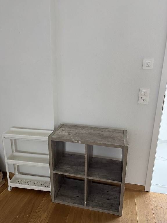 Scaffali: Étagères IKEA, table de nuit? Table ronde – Usato da Veytaux venduto da agn_56pw 1
