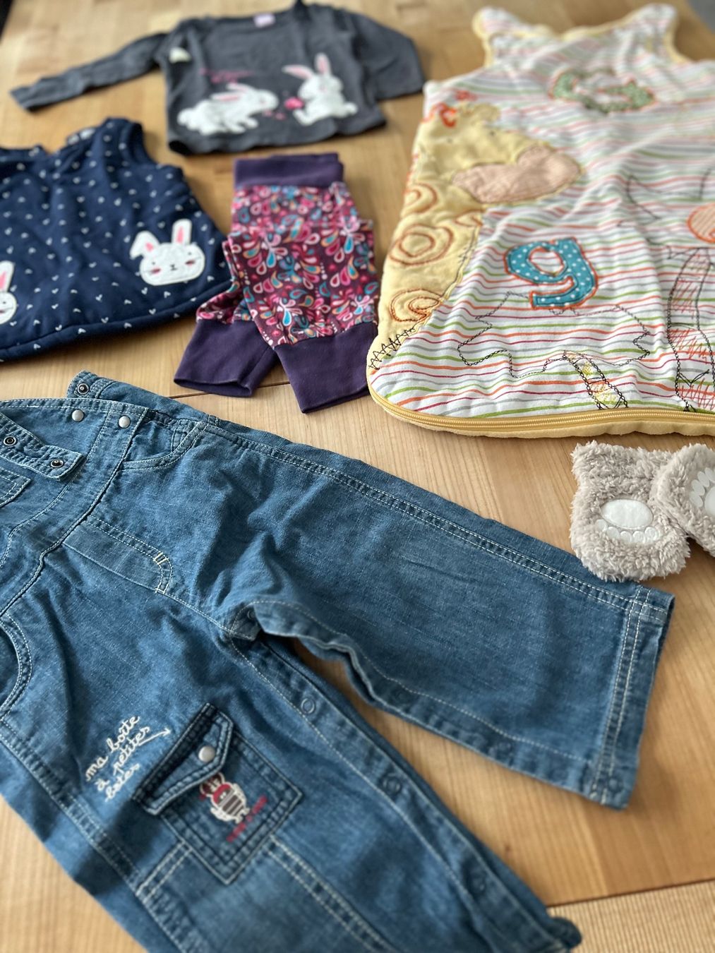 Kleiderpakete & -sets: BABY Latzhosen, Röckli, Pulli, Schlafsack – Gebraucht aus Eschenz von glaro14 2