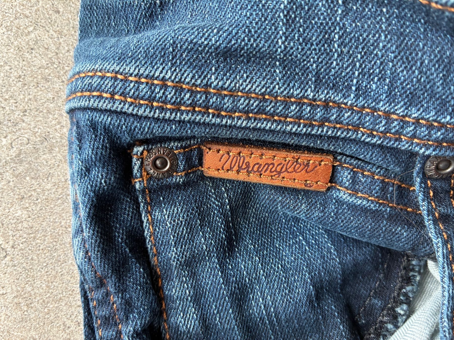 Wrangler Pantaloni: Pantalon équitation Western Wrangler – Usato da Corcelles-près-Payerne venduto da CyndelleMaiwen 4