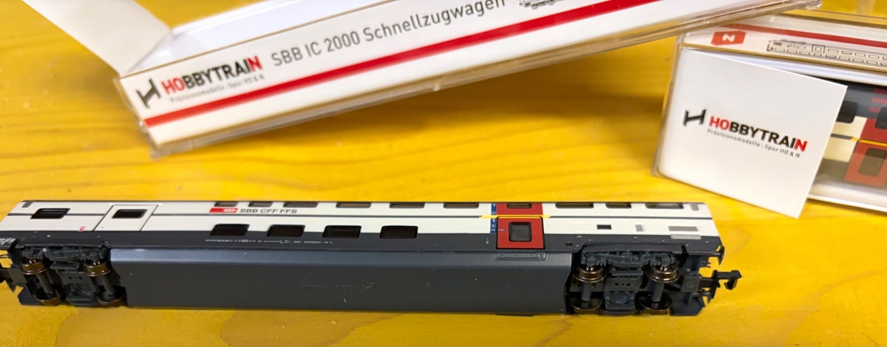 Hobbytrain Modellini di ferrovie: 2x Hobbytrain IC2000 SBB Spur N 2. Klasse – Nuovo (secondo la descrizione) da Weiningen ZH venduto da Eisenbahn2000 1