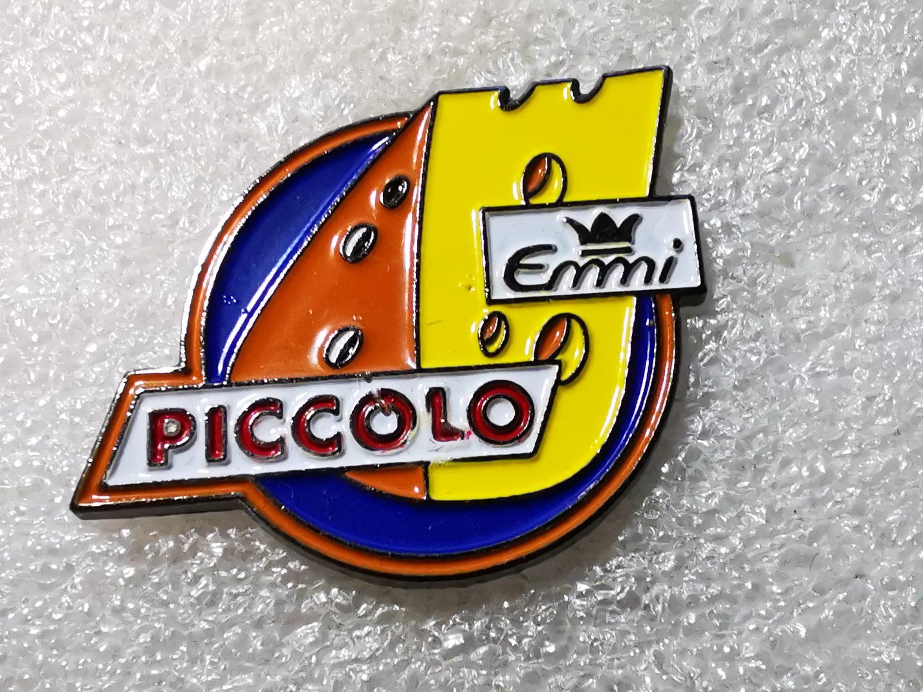 Placchette & Badge: Ansteckpin 48: Emmi Piccolo – Usato da Oppligen venduto da Pin-Fall-Shop