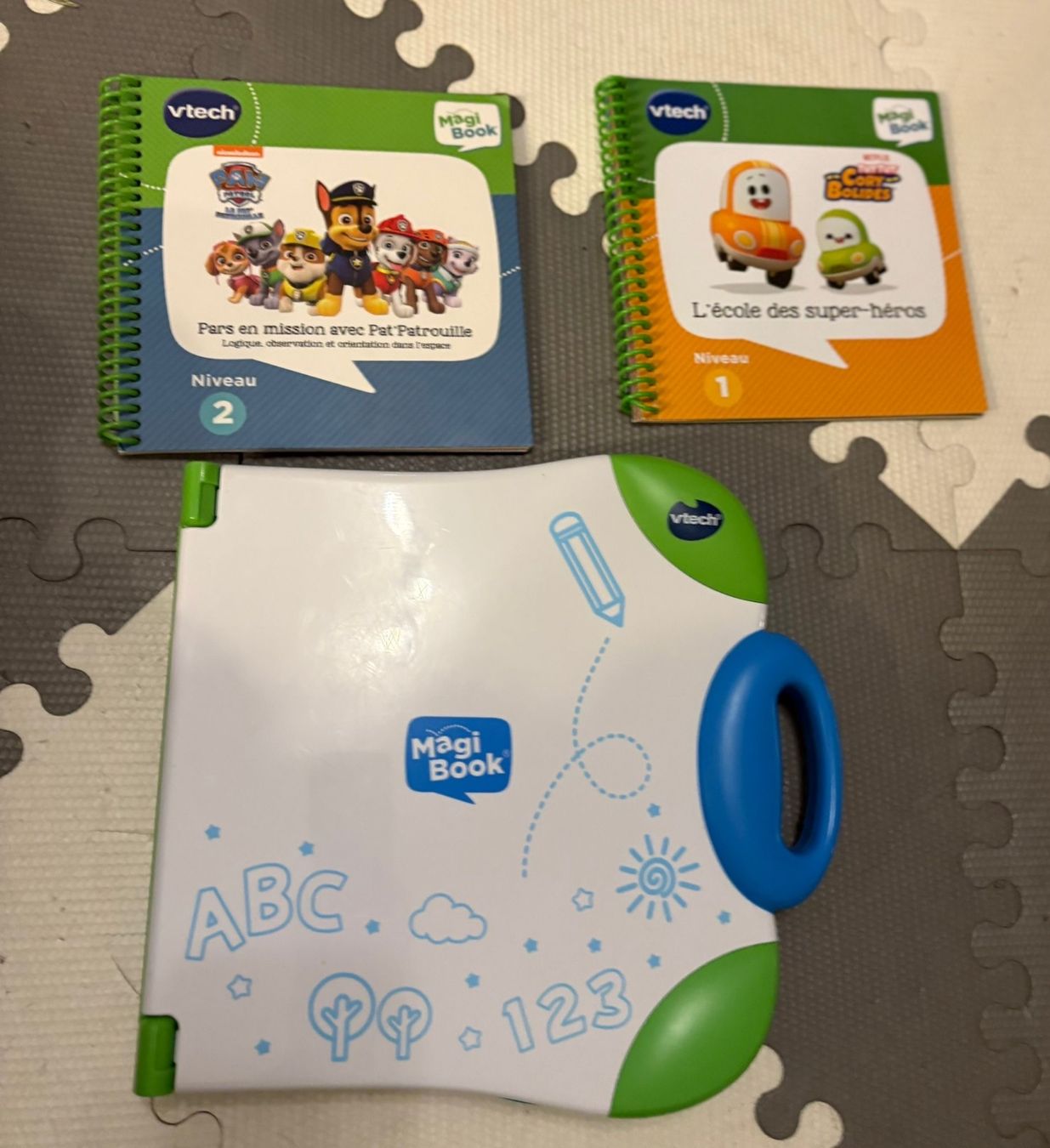 Spielzeuge: Magi Book avec 2 livres de jeux Vtech – Gebraucht aus Estavayer-le-Lac von stelina13