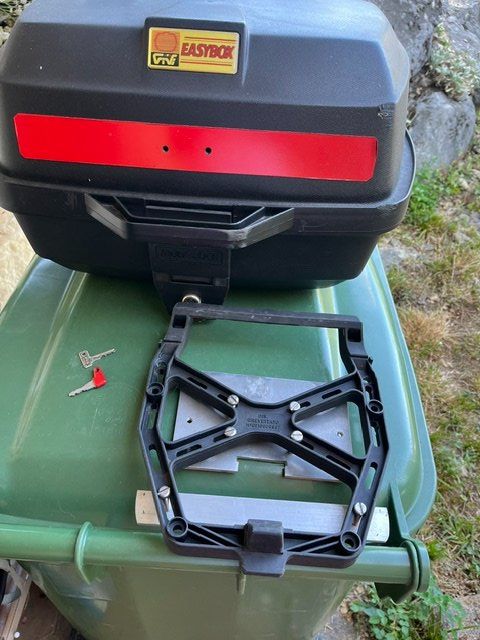 Topcase: Topcase aus massivem Kunststoff – Usato da Hersberg venduto da Jeep56 1