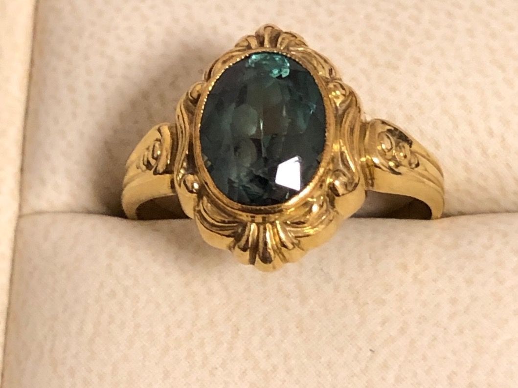 Ringe: Goldring mit grünem Stein – Gebraucht aus Gümmenen von